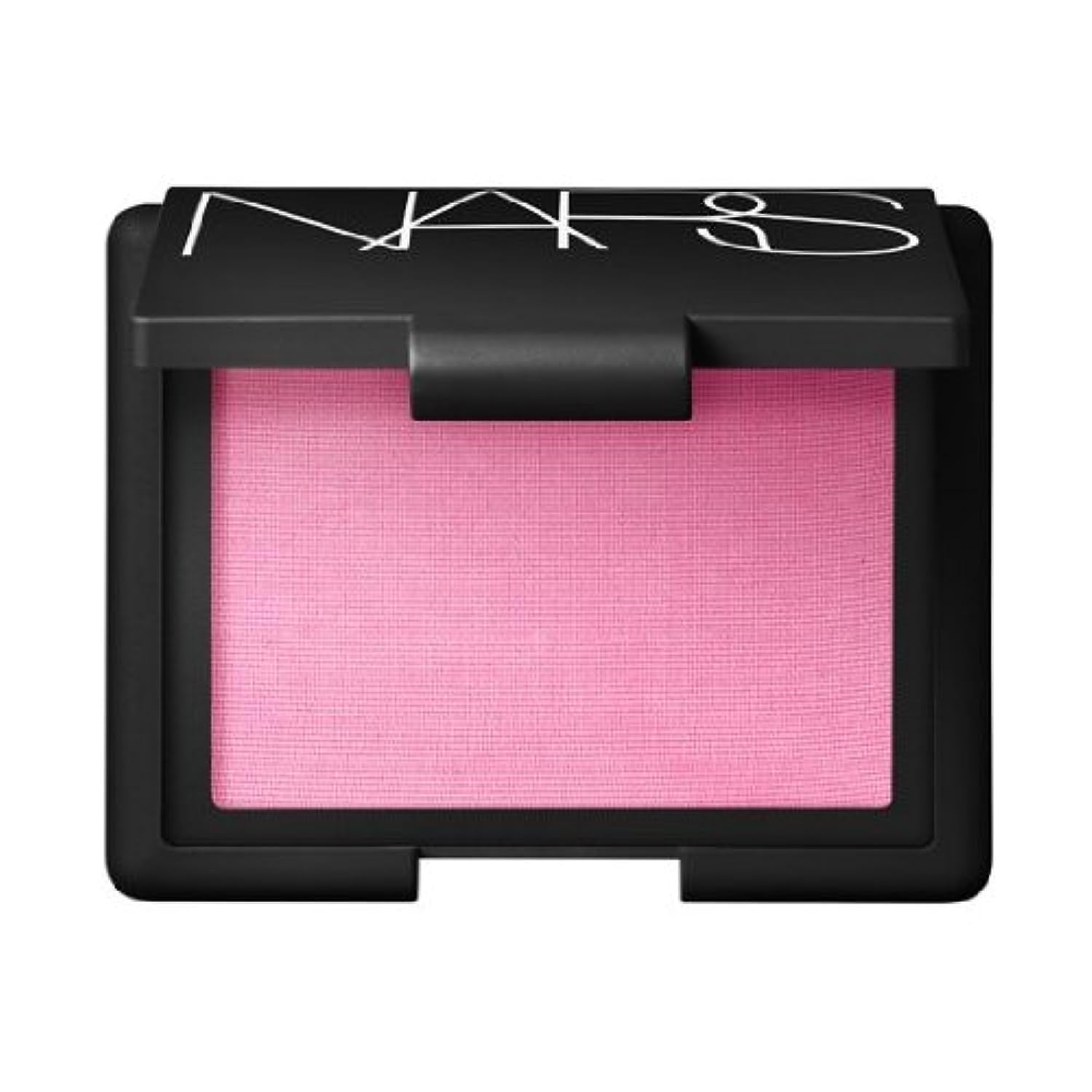 رژگونه پودری Nars Blusher Orgasm | با جلوه درخشان و رنگ صورتی هلویی طبیعی